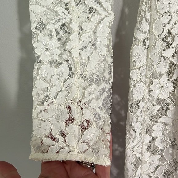 Pinko Cream Long Sleeve lace Dress
Size 4 - Picture 11 of 13